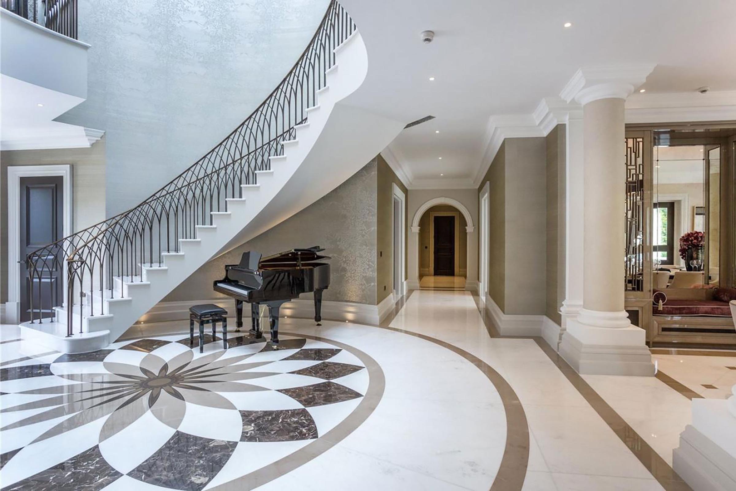 Entrance-Kings-Chase-Interieur-London